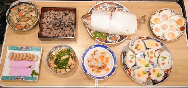 結婚パーティーのシーンには、島根のハレの日料理がズラリ。